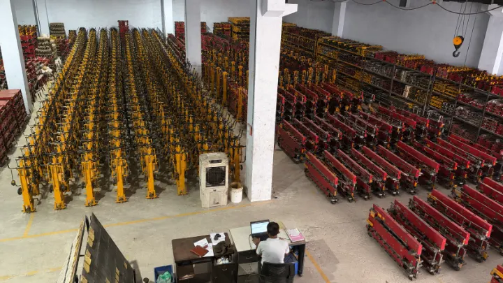 Straw loader under assembly